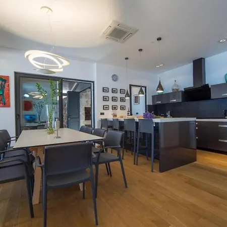 בית נופש Ana *