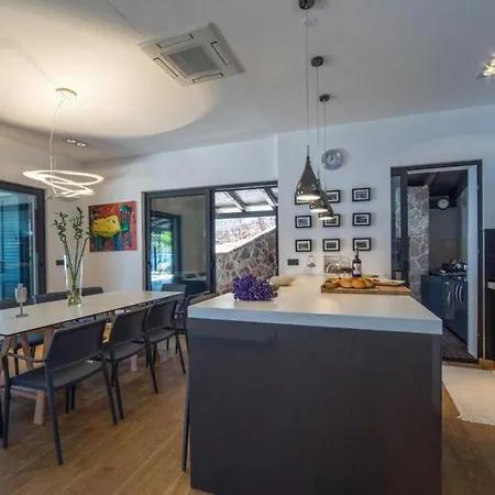 בית נופש Ana *